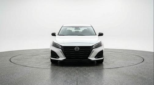 Glacier White 2025 Nissan Altima SV FWD