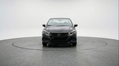 Super Black 2025 Nissan Versa 1.6 SV