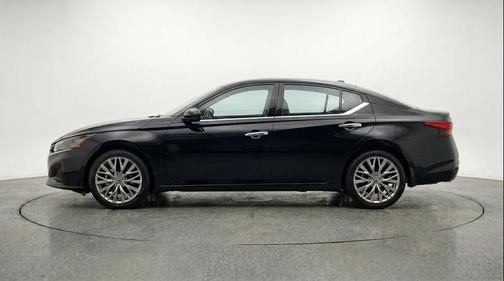 Super Black 2025 Nissan Altima SV FWD