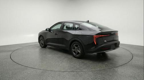 Aurora Black Pearl 2025 Kia K4 LXS
