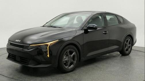 Aurora Black Pearl 2025 Kia K4 LXS