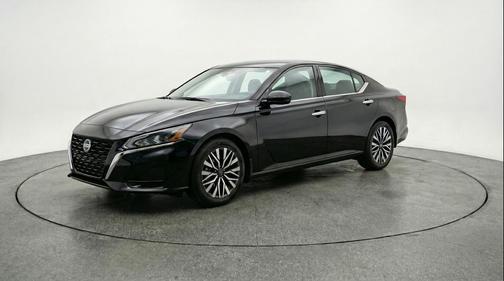 Super Black 2025 Nissan Altima SV FWD