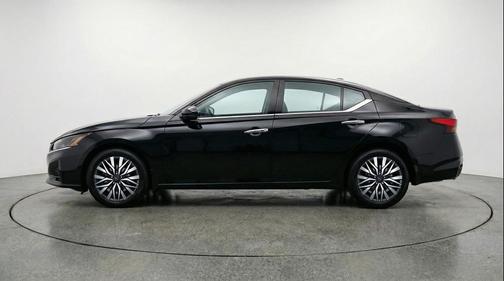 Super Black 2025 Nissan Altima SV FWD