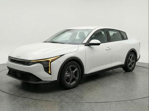 Snow White Pearl 2025 Kia K4 LXS