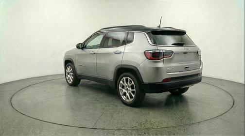Silver Zynith Metallic Clearcoat 2025 Jeep Compass Limited