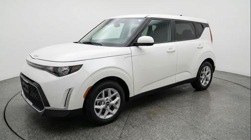 Snow White Pearl 2025 Kia Soul LX