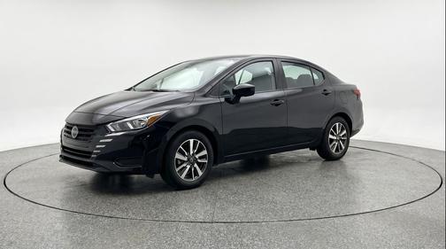 Super Black 2025 Nissan Versa 1.6 SV