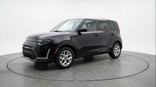 Fusion Black 2025 Kia Soul LX