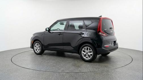 Fusion Black 2025 Kia Soul LX