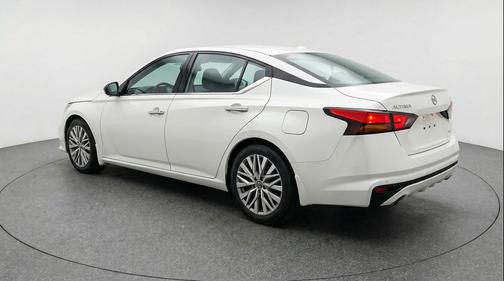 Glacier White 2025 Nissan Altima SV FWD
