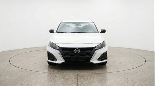 Glacier White 2025 Nissan Altima SV FWD