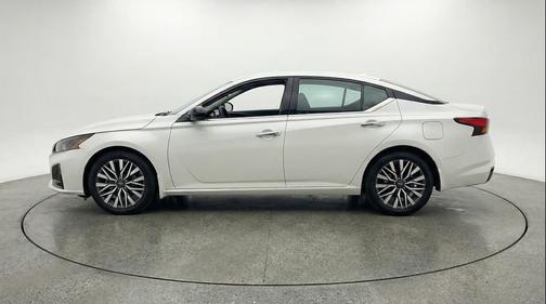 Glacier White 2025 Nissan Altima SV FWD