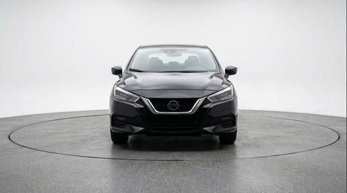 Super Black 2025 Nissan Versa 1.6 SV