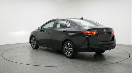 Super Black 2025 Nissan Versa 1.6 SV