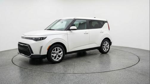 Snow White Pearl 2025 Kia Soul LX