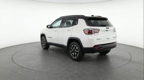 Bright White Clearcoat 2025 Jeep Compass Trailhawk
