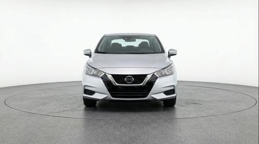 Brilliant Silver Metallic 2025 Nissan Versa 1.6 SV