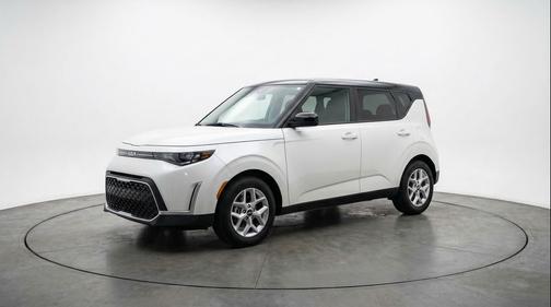 Snow White Pearl 2025 Kia Soul LX