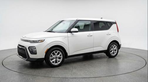 Snow White Pearl 2025 Kia Soul LX