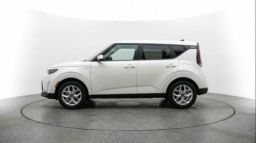 Snow White Pearl 2025 Kia Soul LX