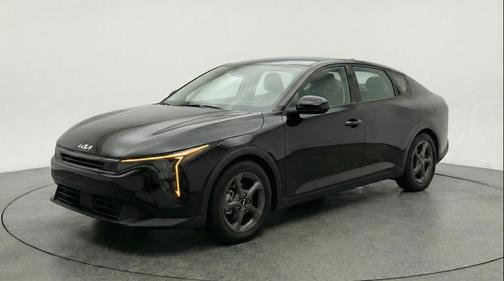 Aurora Black Pearl 2025 Kia K4 LXS