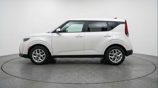 Snow White Pearl 2025 Kia Soul LX