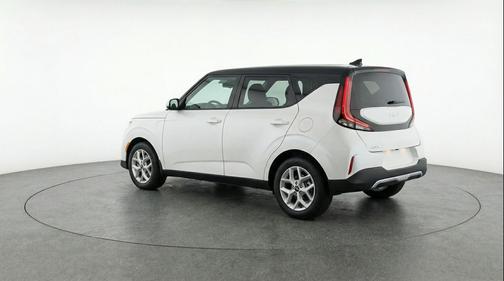 Snow White Pearl 2025 Kia Soul LX