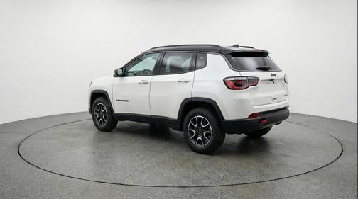 Bright White Clearcoat 2025 Jeep Compass Trailhawk