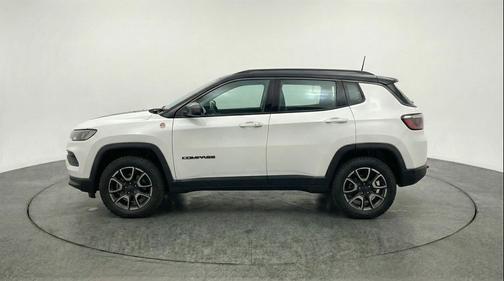 Bright White Clearcoat 2025 Jeep Compass Trailhawk
