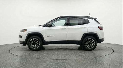 Bright White Clearcoat 2025 Jeep Compass Trailhawk