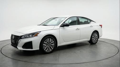 Glacier White 2025 Nissan Altima SV FWD