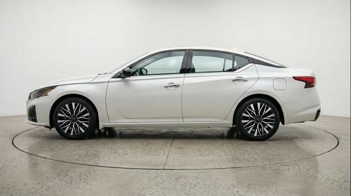 Glacier White 2025 Nissan Altima SV FWD