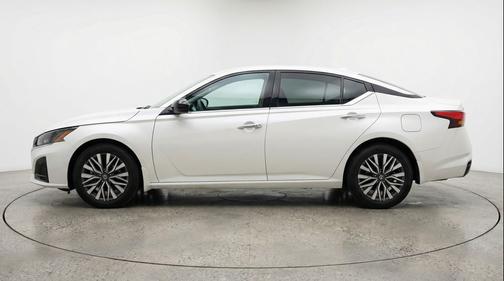 Glacier White 2025 Nissan Altima SV FWD