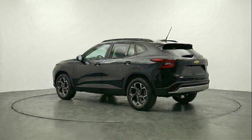 Mosaic Black Metallic 2025 Chevrolet Trax LT