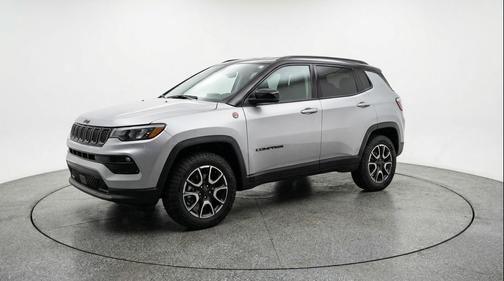 Silver Zynith Metallic Clearcoat 2025 Jeep Compass Trailhawk
