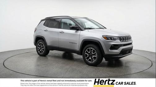 Silver Zynith Metallic Clearcoat 2025 Jeep Compass Trailhawk