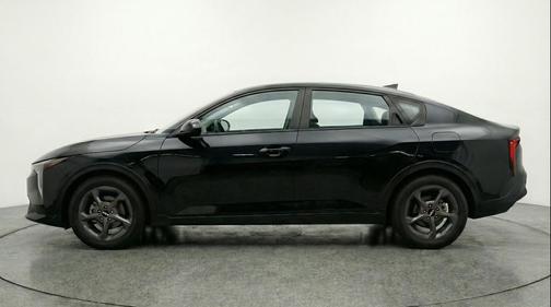 Aurora Black Pearl 2025 Kia K4 LXS