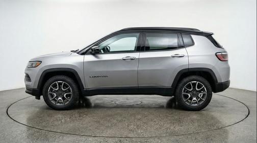 Silver Zynith Metallic Clearcoat 2025 Jeep Compass Trailhawk