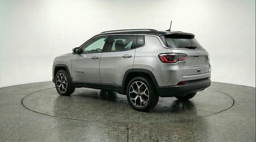 Silver Zynith Metallic Clearcoat 2025 Jeep Compass Limited