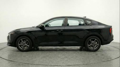 Aurora Black Pearl 2025 Kia K4 LXS