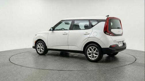 Snow White Pearl 2025 Kia Soul LX
