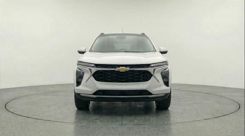 Summit White 2025 Chevrolet Trax LT