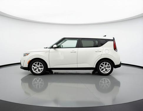 Snow White Pearl 2025 Kia Soul LX