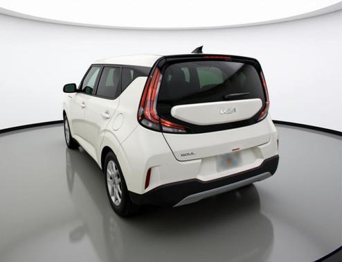 Snow White Pearl 2025 Kia Soul LX