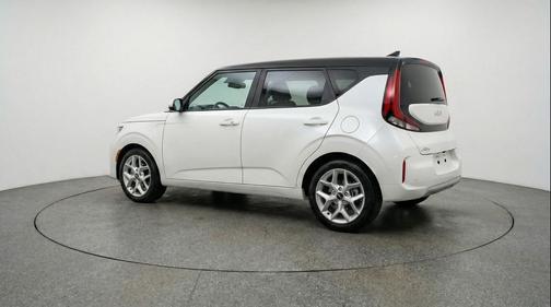 Snow White Pearl 2025 Kia Soul LX