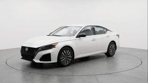 Glacier White 2025 Nissan Altima SV