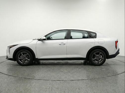 Snow White Pearl 2025 Kia K4 LXS