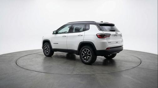 Bright White Clearcoat 2025 Jeep Compass Trailhawk