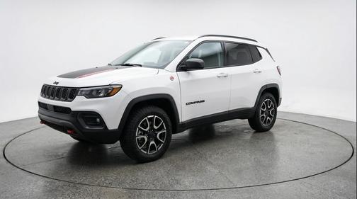 Bright White Clearcoat 2025 Jeep Compass Trailhawk