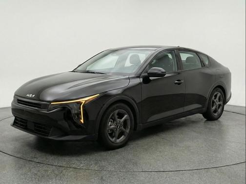 Aurora Black Pearl 2025 Kia K4 LXS